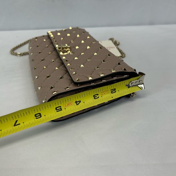 Valentino Garavani

Rockstud Spike Nappa Leather Crossbody Clutch Bag - Picture 13 of 14